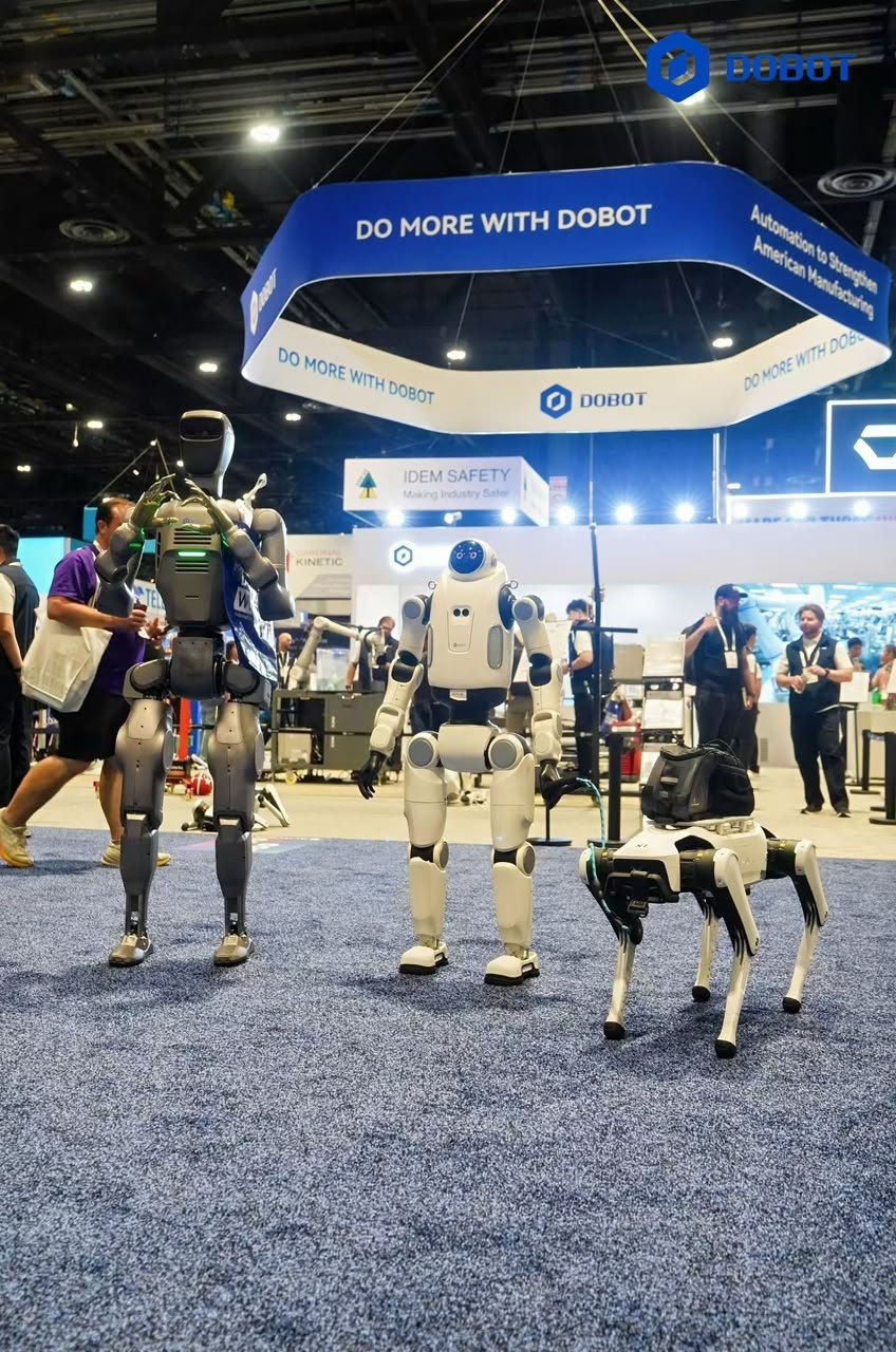 A DOBOT standja egy amerikai szakkiállításon: ATOM és LUMO humanoidok és egy négylábú robot